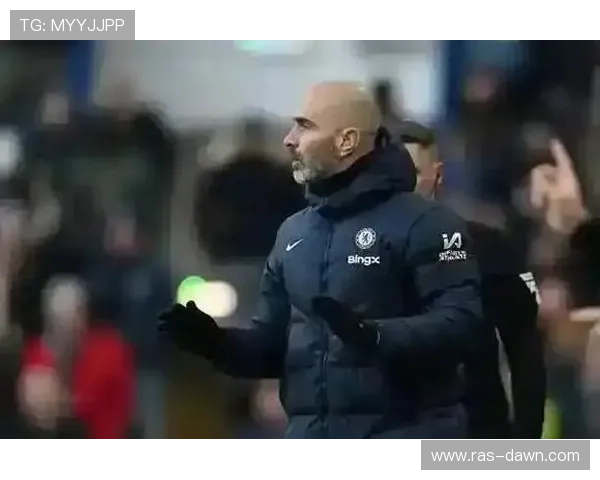 热刺防线前提过高,身后空当频遭利用,防守稳定性面临考验 热刺防线前提过高,身后空当频遭利用,防守稳定性面临考验