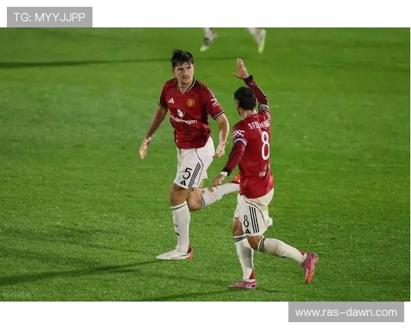 曼联近期比赛节奏混乱,全队失控问题逐步反映在战绩上 曼联近期比赛节奏混乱,全队失控问题逐步反映在战绩上