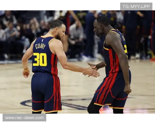 威金斯无球切入比单打更能为库里拉开空间