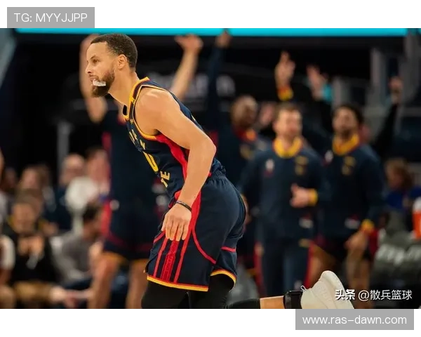 詹姆斯挡拆拉开空间，关键回合组织力胜库里